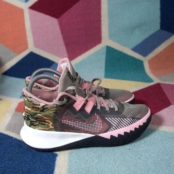Nike Kyrie Flytrap V Moon Fossil Pink Gaze Size 5.5‎